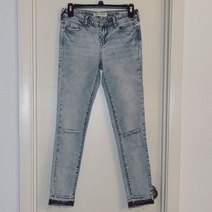 FREE W/PURCHASE New Bullhead Midrise Skinny Jeans New